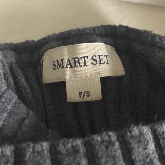 Fitted Turtle Neck - Picture 5 of 5